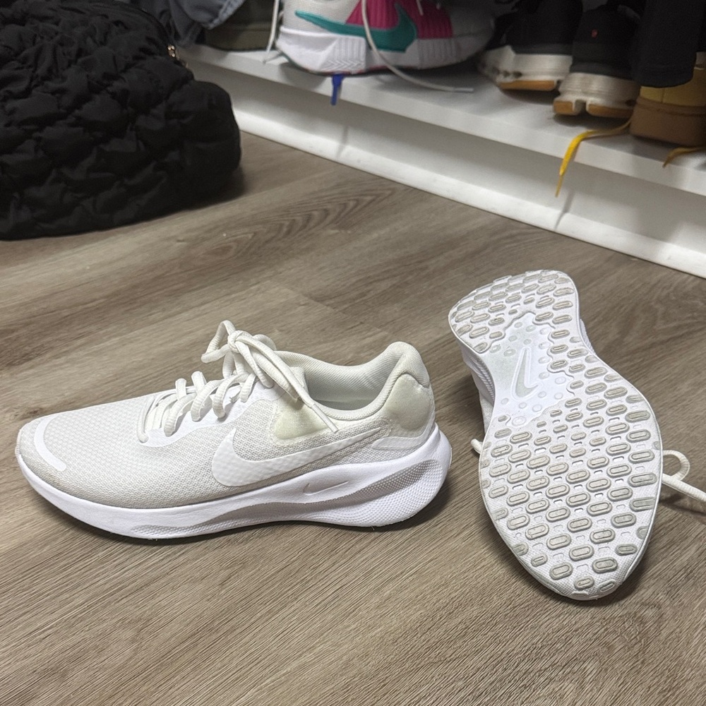 Like new Nike Women's White Sneakers